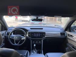 ڤۆڵکسواگن ئەتڵەس کرۆس سپۆرت